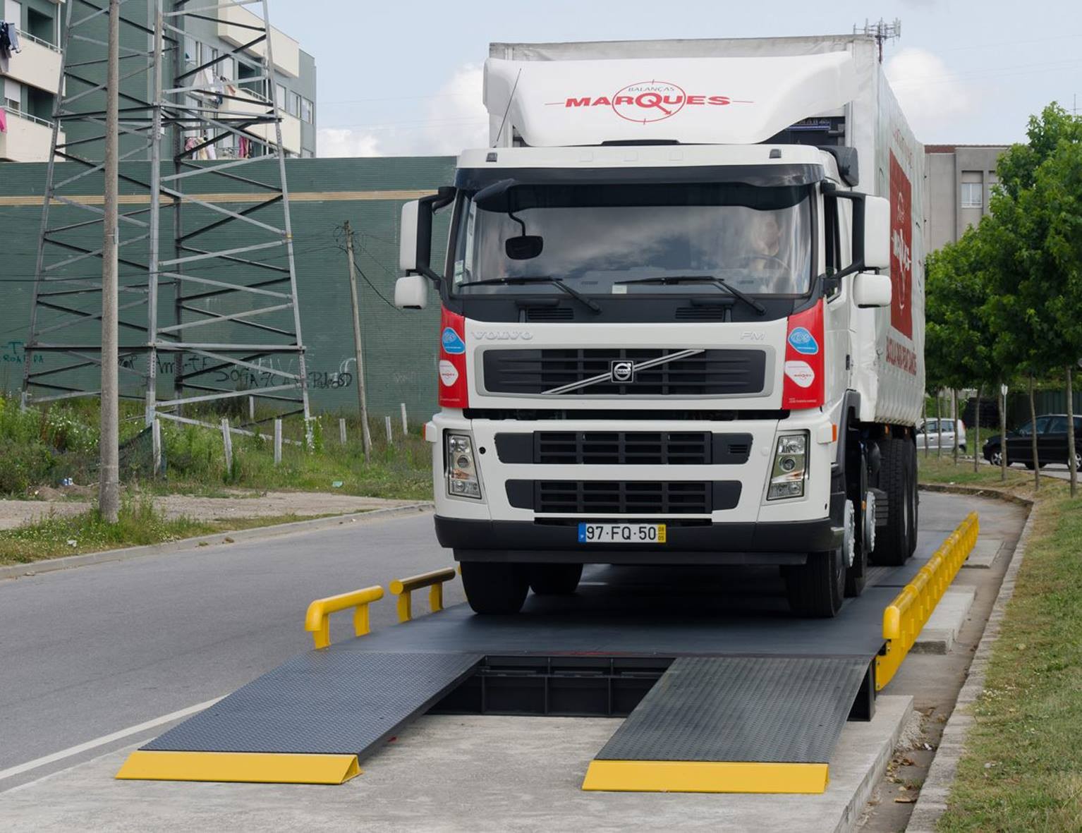 PCM M1500 WEIGHBRIDGE: THE PERFECT CANDIDATE TO WEIGH YOUR COMPANYS VEHICLES 